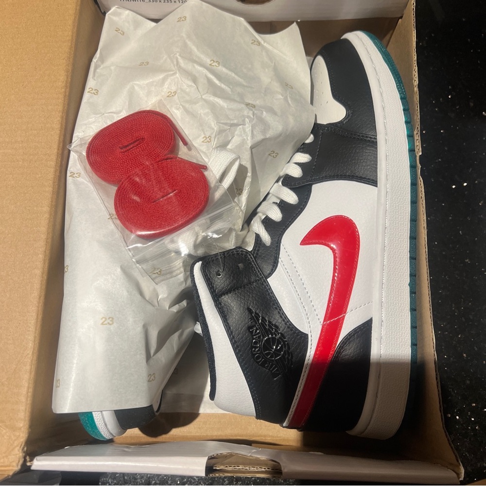Nike Air Jordan 1 Mid Alternate Swoosh
